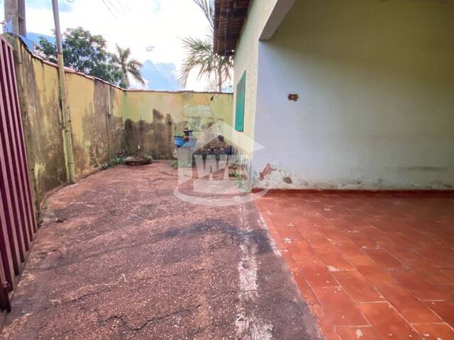 #10106 - Casa para Venda em Itumbiara - GO - 2
