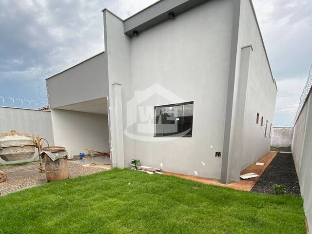 #10121 - Casa para Venda em Itumbiara - GO - 1