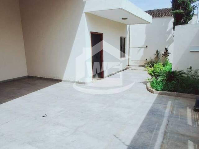 #10127 - Casa para Venda em Itumbiara - GO - 1