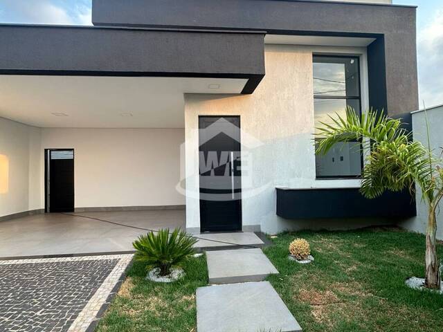 #10137 - Casa para Venda em Itumbiara - GO - 2