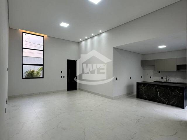 #10137 - Casa para Venda em Itumbiara - GO - 3