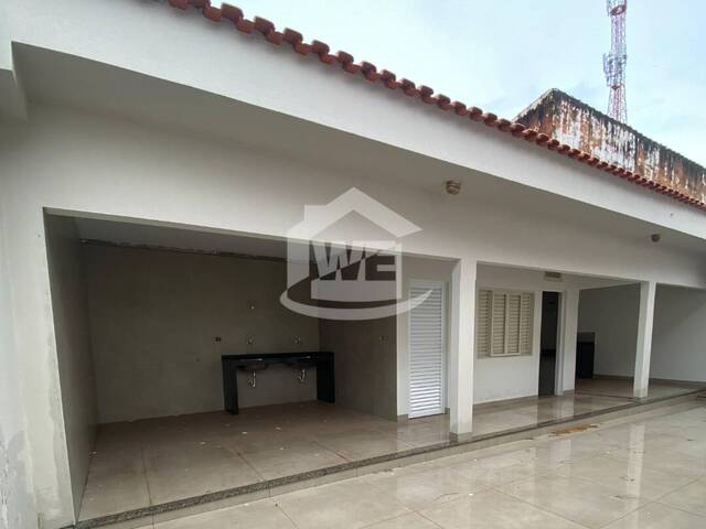 #10144 - Casa para Venda em Itumbiara - GO - 1