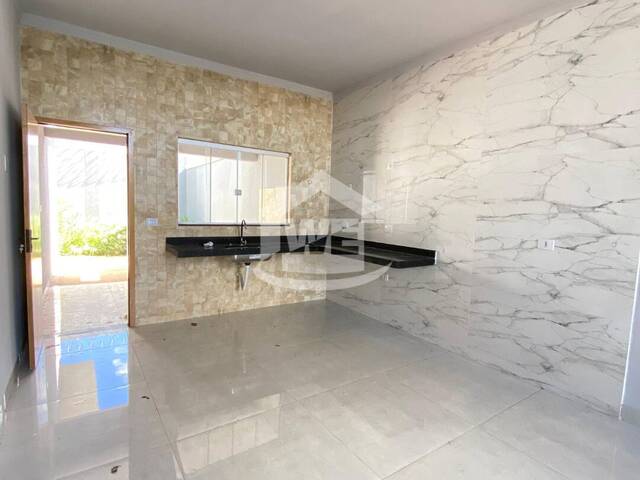#10135 - Casa para Venda em Itumbiara - GO - 3
