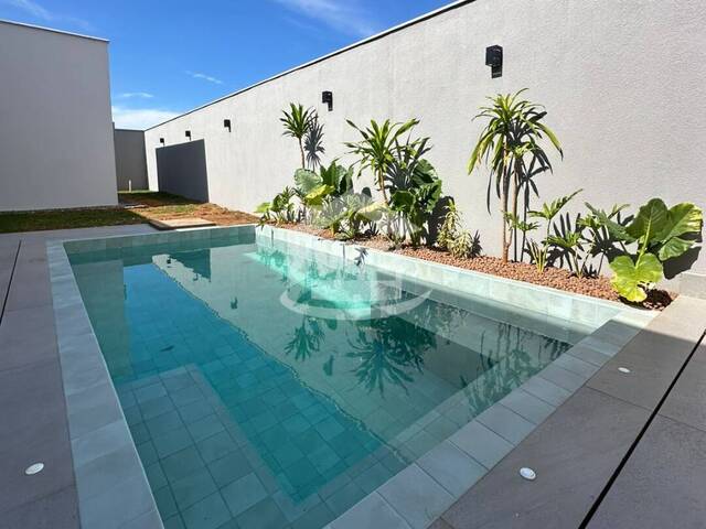 #10207 - Casa para Venda em Itumbiara - GO - 3