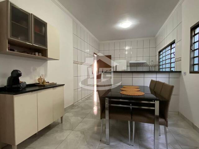 #10225 - Casa para Venda em Itumbiara - GO - 3