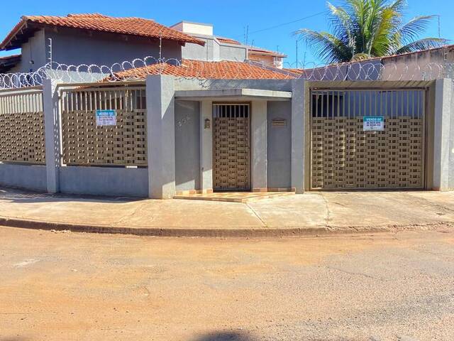 #10225 - Casa para Venda em Itumbiara - GO - 1