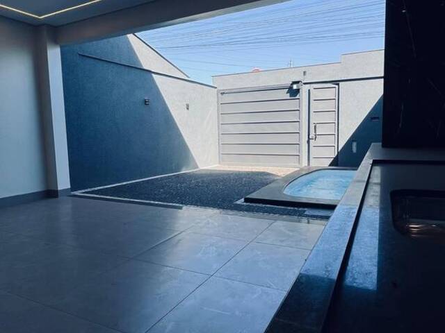 #10220 - Casa para Venda em Itumbiara - GO - 3