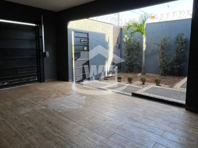#10222 - Casa para Venda em Itumbiara - GO - 1