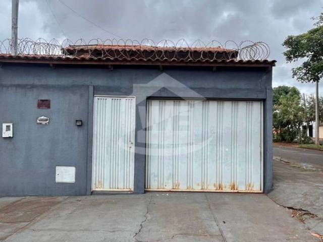 #10445 - Casa para Venda em Itumbiara - GO - 1