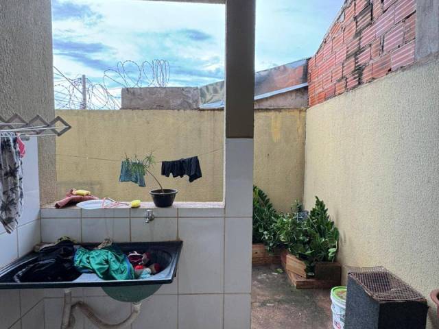 #10456 - Casa para Venda em Itumbiara - GO - 2