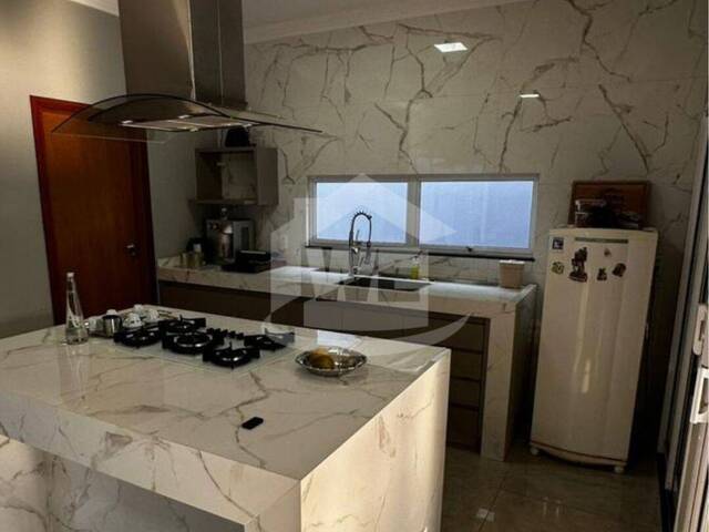 #10475 - Casa para Venda em Itumbiara - GO - 3