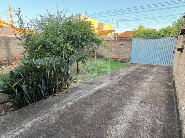 #10487 - Casa para Venda em Araporã - MG - 2