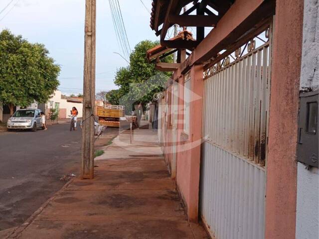 #10505 - Casa para Venda em Itumbiara - GO - 3