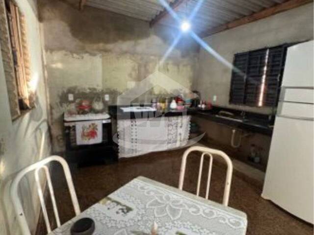 #10509 - Casa para Venda em Itumbiara - GO - 2