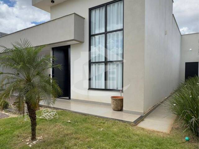 #10512 - Casa para Venda em Itumbiara - GO