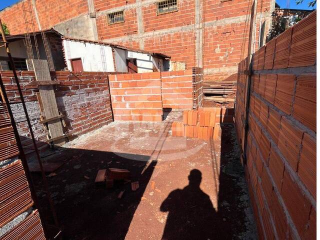 #10531 - Casa para Venda em Itumbiara - GO