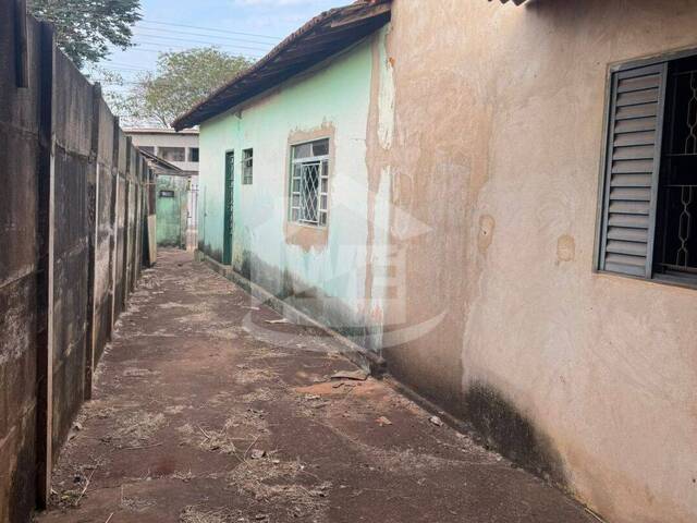 #10544 - Casa para Venda em Itumbiara - GO - 2