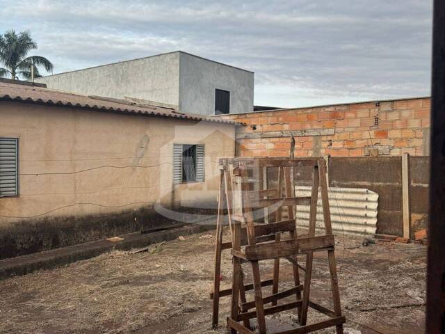 #10544 - Casa para Venda em Itumbiara - GO - 3