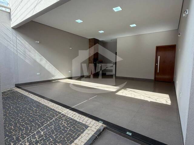 #10611 - Casa para Venda em Itumbiara - GO - 1
