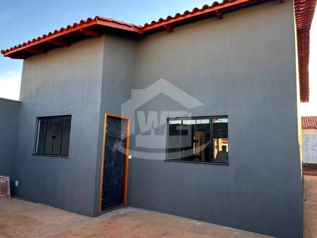#10613 - Casa para Venda em Itumbiara - GO - 1