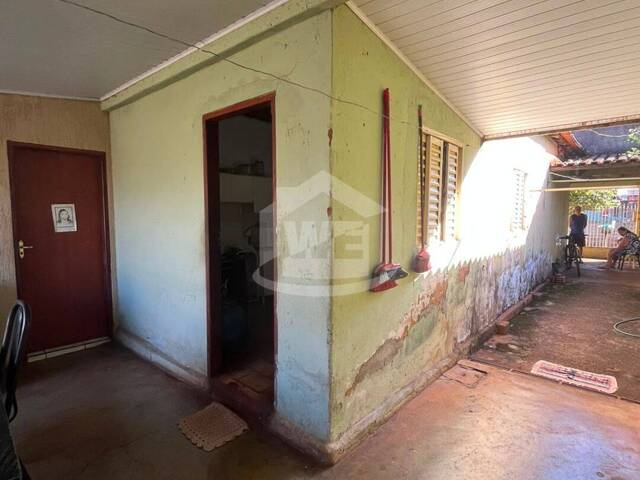 #10730 - Casa para Venda em Itumbiara - GO - 3