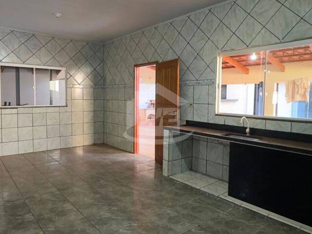 #10734 - Casa para Venda em Itumbiara - GO - 3