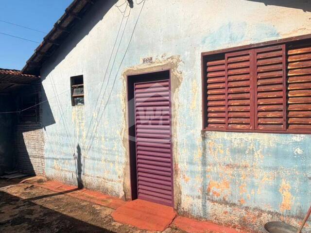 #10740 - Casa para Venda em Itumbiara - GO - 1