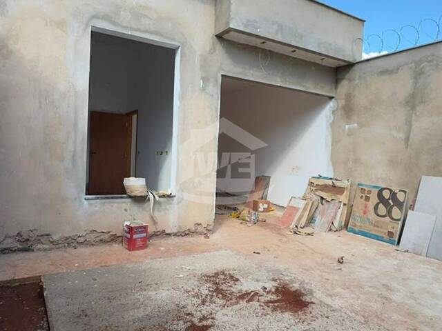 #10744 - Casa para Venda em Itumbiara - GO - 1