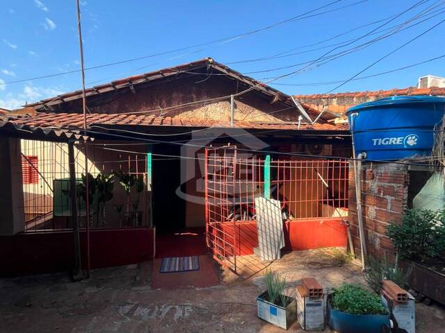 #10748 - Casa para Venda em Itumbiara - GO - 1