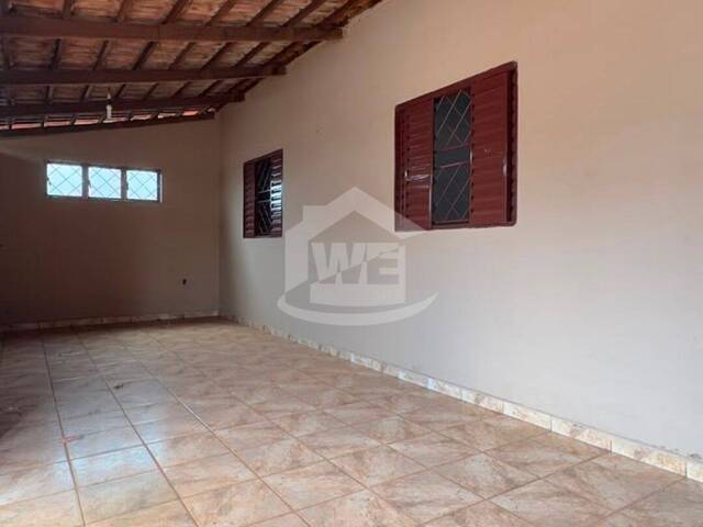 #10749 - Casa para Venda em Itumbiara - GO - 3