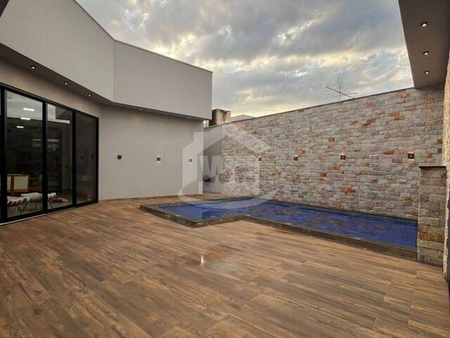#10752 - Casa para Venda em Itumbiara - GO - 1