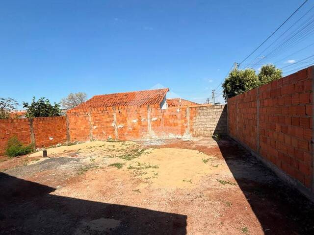 #10767 - Casa para Venda em Itumbiara - GO - 3