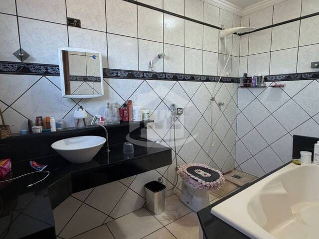 #10770 - Casa para Venda em Itumbiara - GO - 2