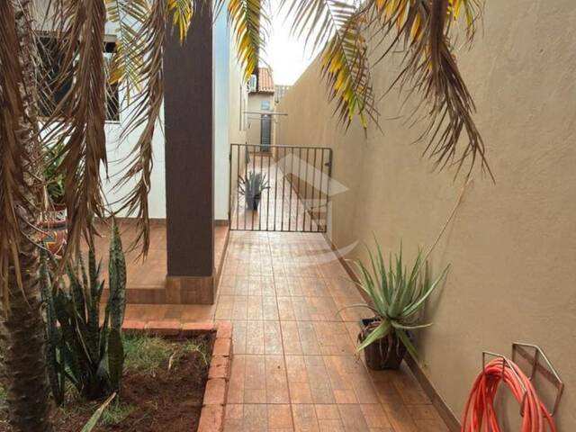 #10779 - Casa para Venda em Itumbiara - GO - 2