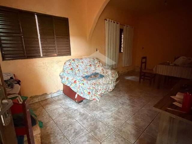 #10793 - Casa para Venda em Itumbiara - GO - 2
