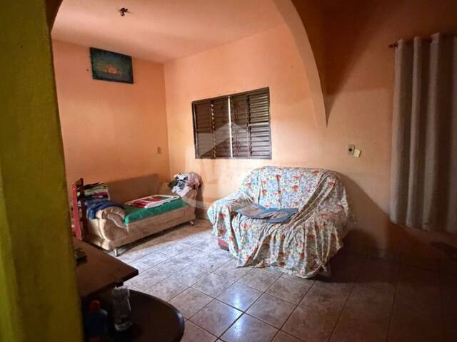 #10793 - Casa para Venda em Itumbiara - GO - 1