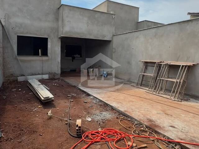 #10796 - Casa para Venda em Itumbiara - GO - 1