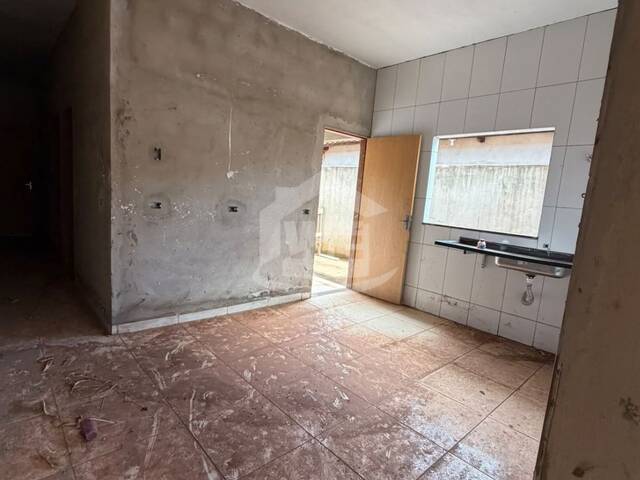 #10806 - Casa para Venda em Itumbiara - GO