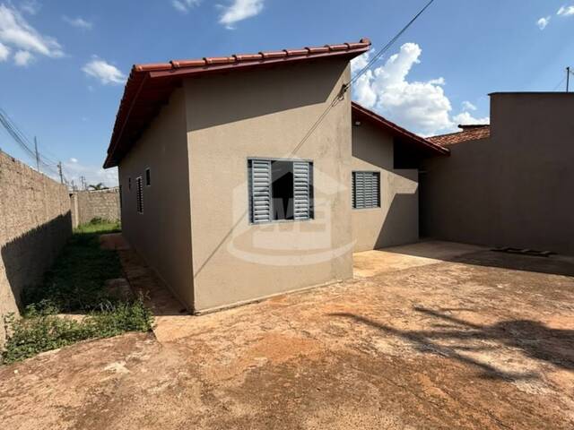 #10811 - Casa para Venda em Itumbiara - GO - 2