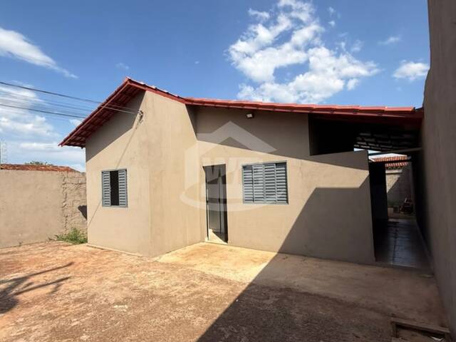 #10811 - Casa para Venda em Itumbiara - GO - 3