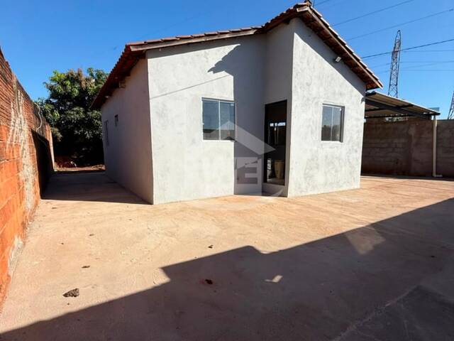 #10819 - Casa para Venda em Itumbiara - GO - 1