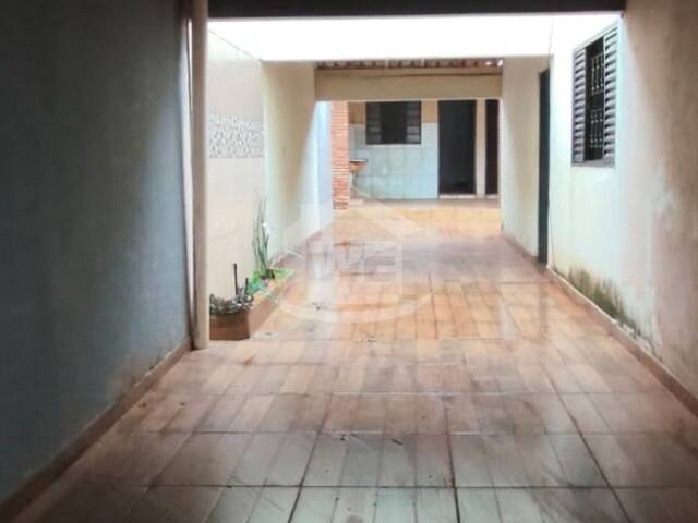 #10825 - Casa para Venda em Itumbiara - GO - 2